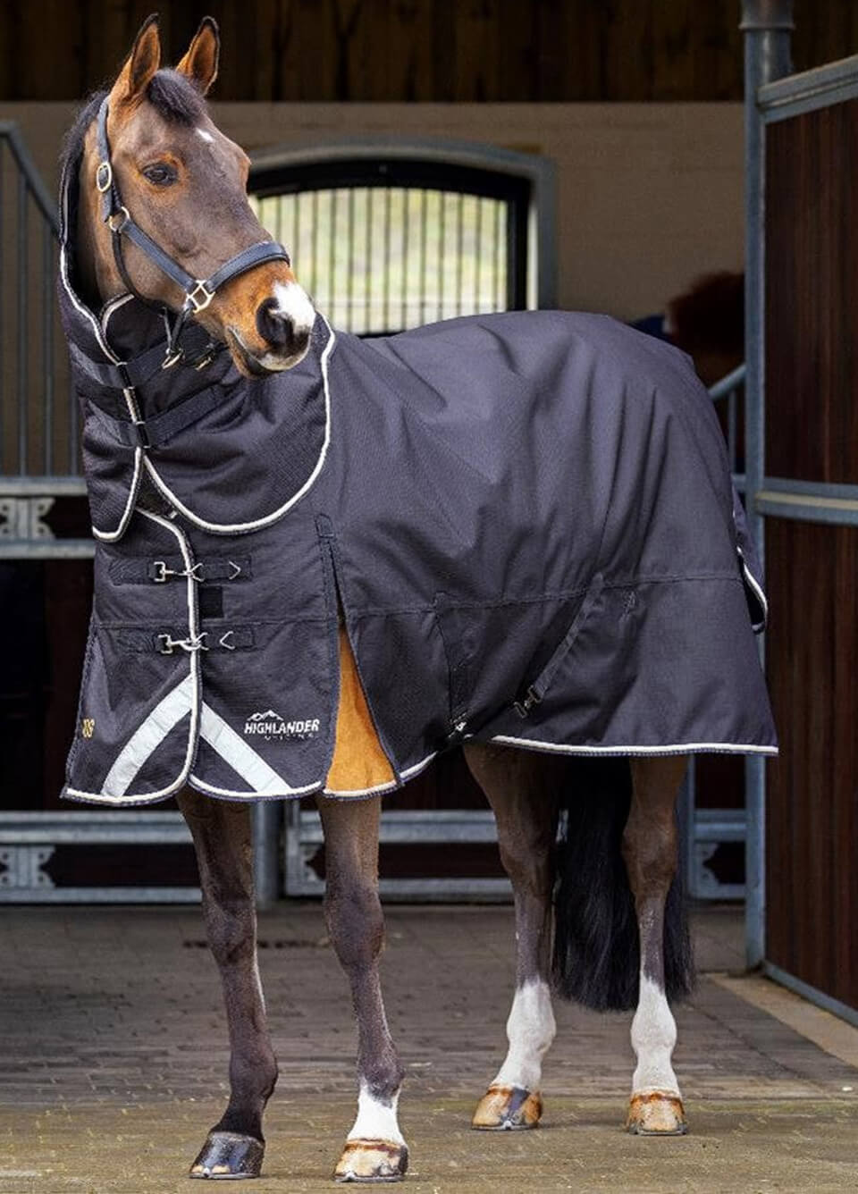 Shires Highlander Plus 200g Turnout Rug - Black