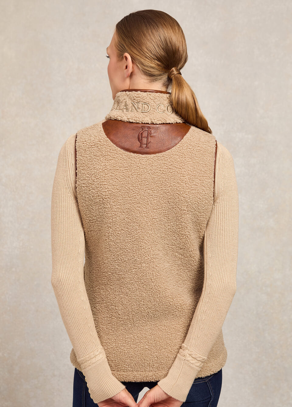 Holland Cooper Country Fleece Gilet - Natural Borg