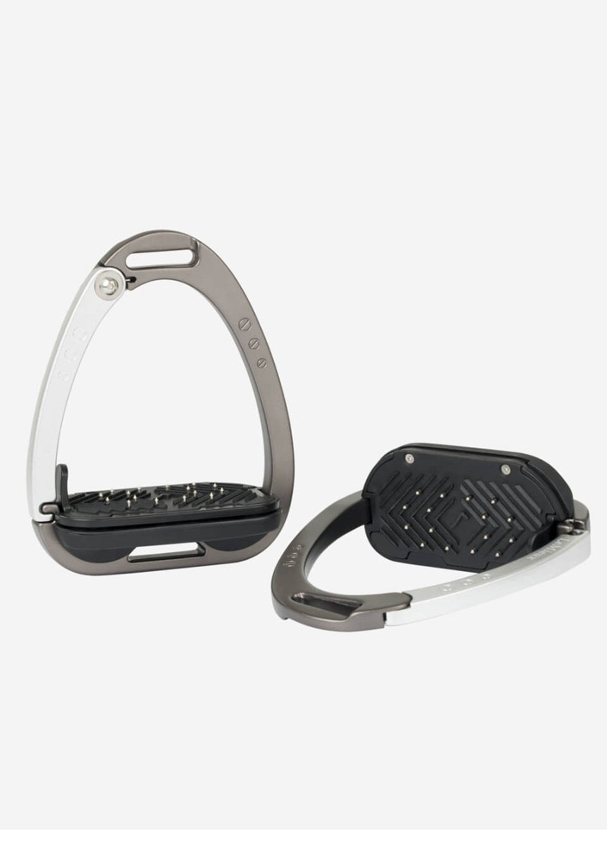 LeMieux Vector Control Stirrups - Carbon/Silver